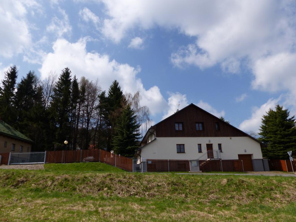 Апартаменти Haus Tolstejn Jiretin pod Jedlovou Екстер'єр фото