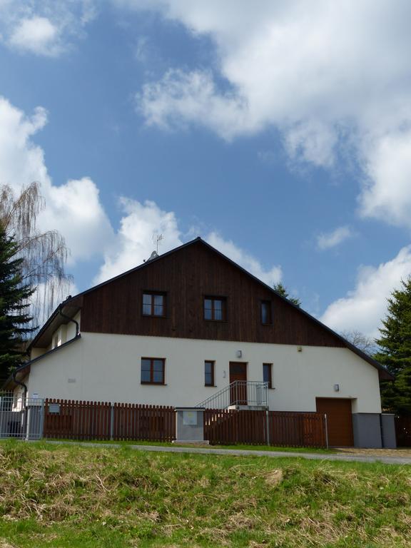 Апартаменти Haus Tolstejn Jiretin pod Jedlovou Екстер'єр фото